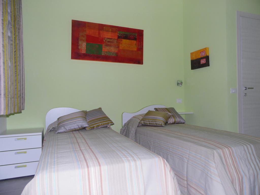 Bed and Breakfast La Roccia Bianca Реальмонте Номер фото